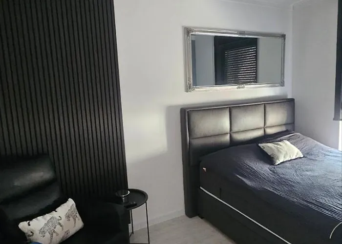 Luxury Black Diamond Apartment *