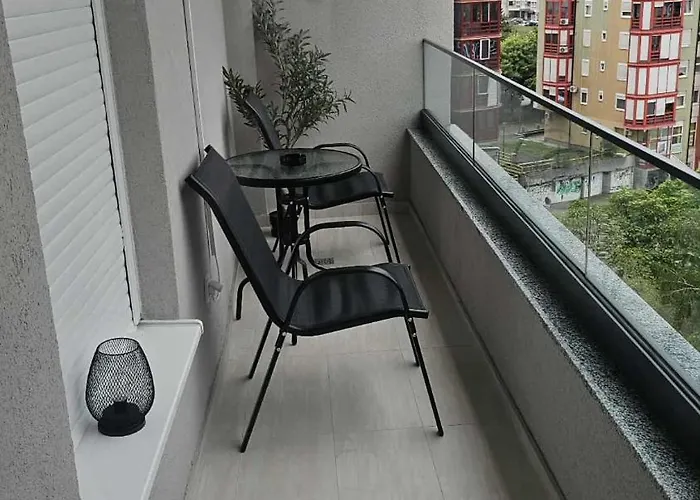 Luxury Black Diamond Apartment *